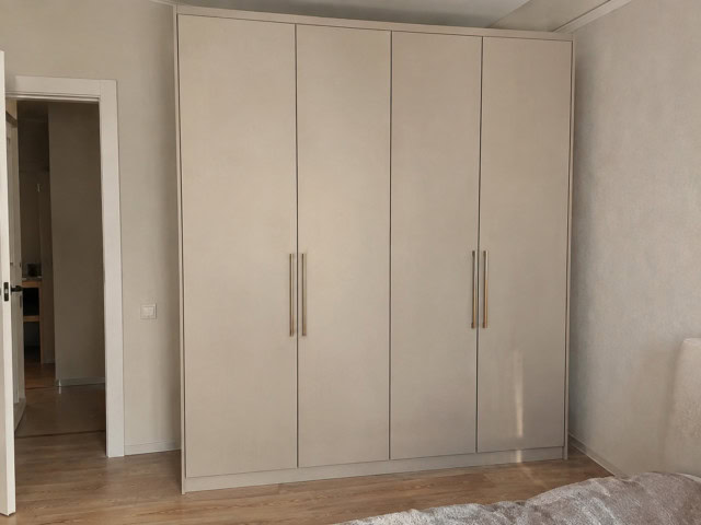 Распашной шкаф
